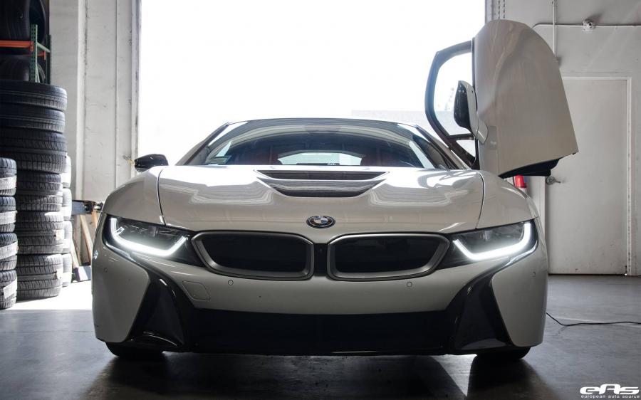  BMW i8 in White by EAS 2016 года  (фото 10 из 18)